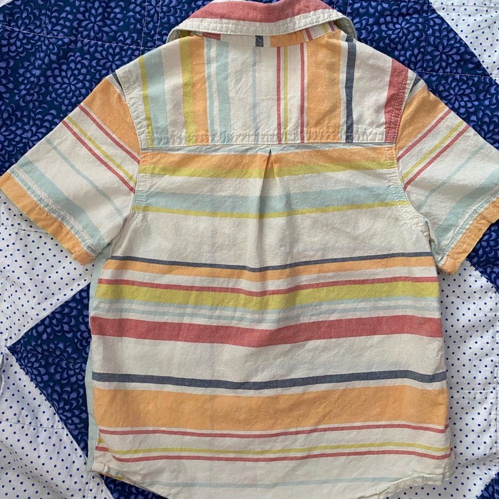OshKosh: size 3T, short-sleeved button down - Picture 2 of 4